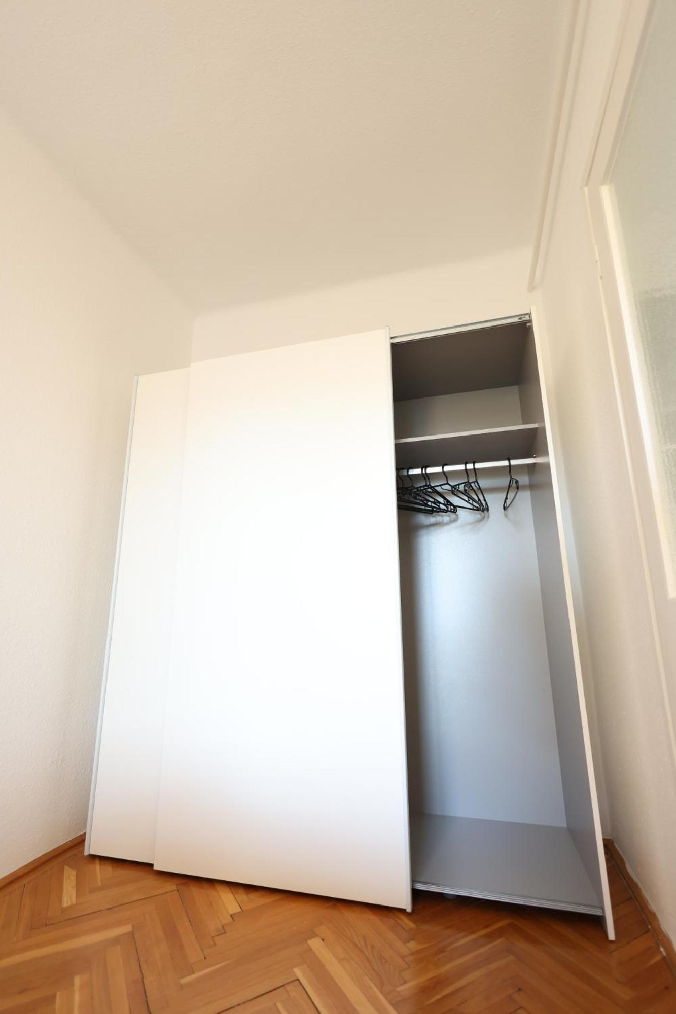 Golden Pear Apartment *